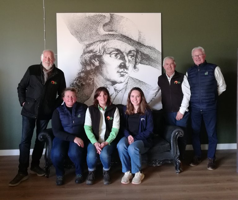 Equipe sous portrait Mandrin - resto Le Mandrin 1754.jpg